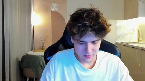 travisrivas online show from October 2, 4:19 am