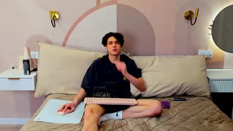 travisrivas online show from February 18, 2:57 pm