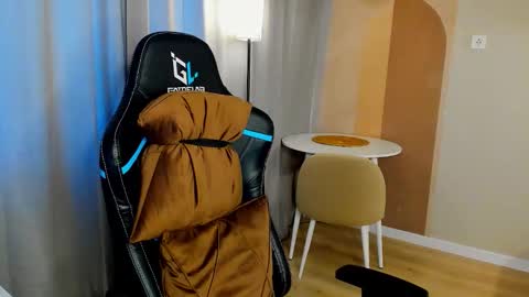 travisrivas online show from March 7, 12:02 pm