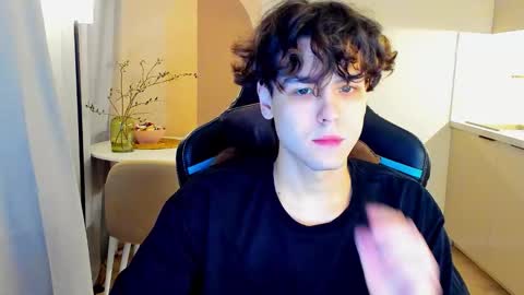 travisrivas online show from March 16, 1:33 am