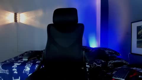 TRAV - INDEPENDENT MODEL online show from November 12, 7:09 am