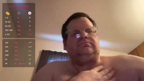 Snapshot of treatbobnice chatting on December 19, 3:19 pm Treat Bob Nice online show from December 19, 3:19 pm