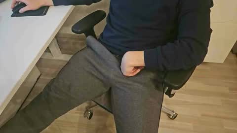 Snapshot of tree1989 chatting on January 4, 7:02 pm tree1989 online show from January 4, 7:02 pm