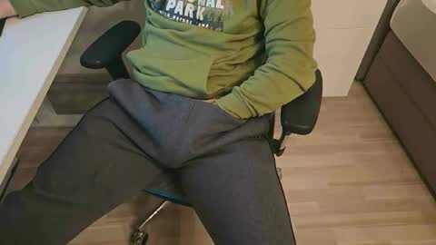 Snapshot of tree1989 chatting on January 5, 10:50 pm tree1989 online show from January 5, 10:50 pm