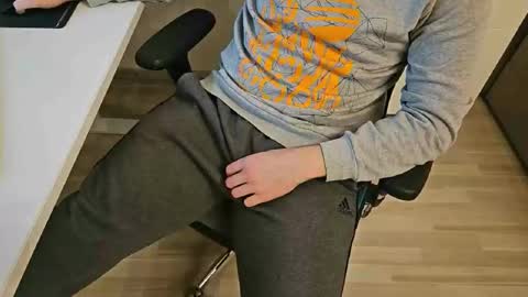 Snapshot of tree1989 chatting on January 7, 8:10 pm tree1989 online show from January 7, 8:10 pm