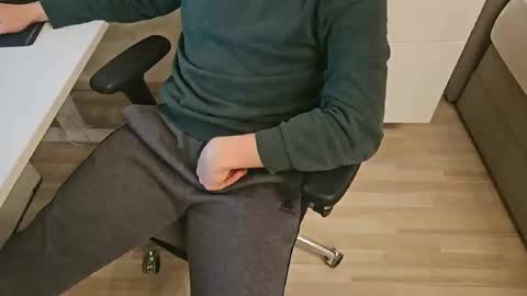 Snapshot of tree1989 chatting on February 3, 7:00 pm tree1989 online show from February 3, 7:00 pm