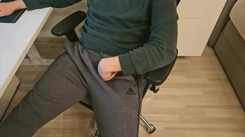 Snapshot of tree1989 chatting on February 3, 10:00 pm tree1989 online show from February 3, 10:00 pm