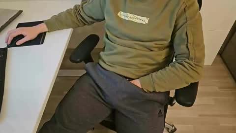 Snapshot of tree1989 chatting on February 13, 7:52 pm tree1989 online show from February 13, 7:52 pm