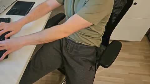 Snapshot of tree1989 chatting on February 15, 7:50 pm tree1989 online show from February 15, 7:50 pm