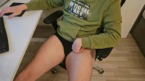 Snapshot of tree1989 chatting on February 16, 11:05 pm tree1989 online show from February 16, 11:05 pm