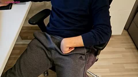 Snapshot of tree1989 chatting on September 11, 6:41 pm tree1989 online show from September 11, 6:41 pm