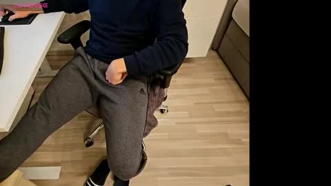 Snapshot of tree1989 chatting on September 17, 6:53 pm tree1989 online show from September 17, 6:53 pm