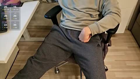 Snapshot of tree1989 chatting on September 30, 6:13 pm tree1989 online show from September 30, 6:13 pm