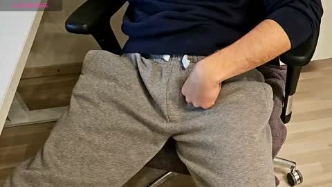 Snapshot of tree1989 chatting on October 12, 5:56 pm tree1989 online show from October 12, 5:56 pm