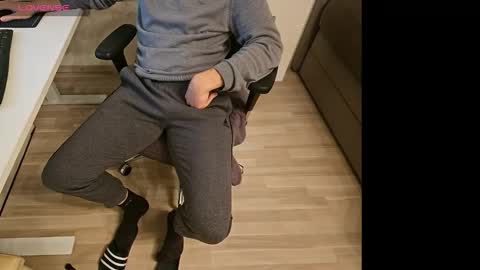 Snapshot of tree1989 chatting on October 14, 6:20 pm tree1989 online show from October 14, 6:20 pm