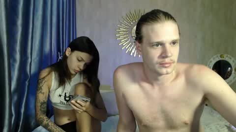 Snapshot of treezyny chatting on February 3, 4:35 am Sarah And Jon online show from February 3, 4:35 am
