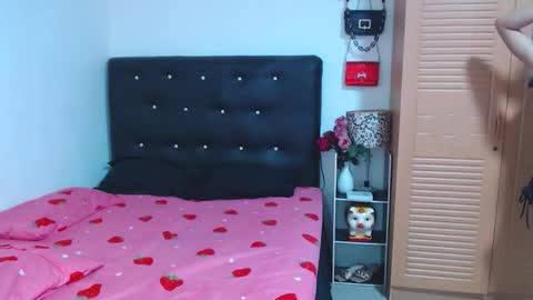 Snapshot of tremendousstephanie chatting on October 28, 2:59 am STEPHANiE online show from October 28, 2:59 am