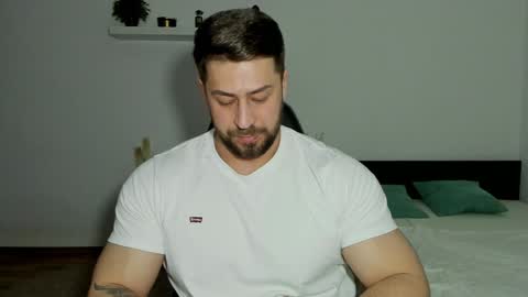 Snapshot of trentwest_ chatting on December 17, 6:53 pm Trent online show from December 17, 6:53 pm