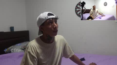 Snapshot of trevordonson_cum chatting on March 4, 2:39 am trevord online show from March 4, 2:39 am