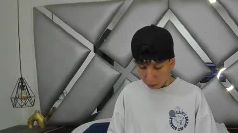 trevordonson_vc online show from January 14, 11:38 am