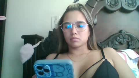 triana_bell online show from December 13, 5:00 pm