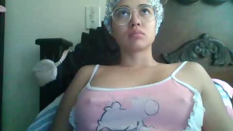 triana_bell online show from December 14, 3:15 pm