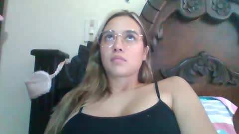 triana_bell online show from December 14, 9:35 pm