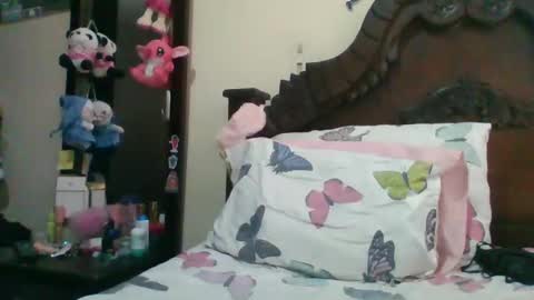 triana_bell online show from January 7, 8:42 pm
