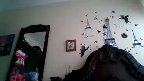 triana_bell online show from September 19, 5:57 pm