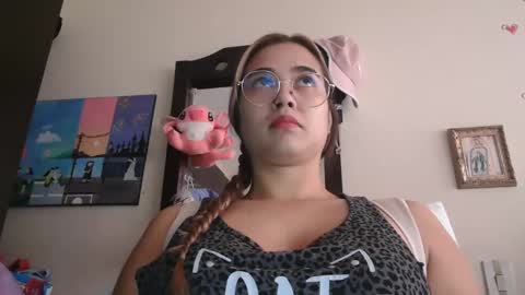triana_bell online show from February 16, 4:14 pm
