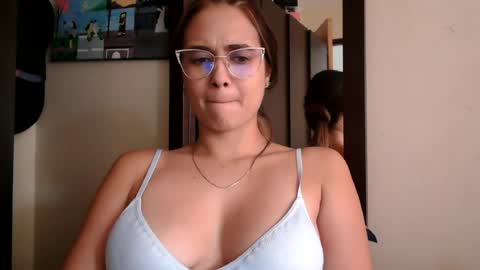 triana_bell online show from June 30, 5:58 pm