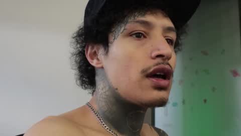 Snapshot of trieone chatting on December 14, 8:13 pm - trieone online show from December 14, 8:13 pm