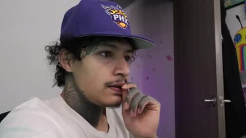 Snapshot of trieone chatting on December 19, 1:51 pm - trieone online show from December 19, 1:51 pm