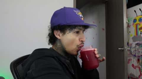 - trieone online show from March 8, 2:54 pm