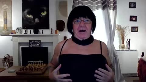 trinity1011 online show from October 21, 7:09 am