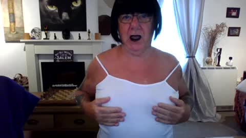 trinity1011 online show from June 23, 5:49 am