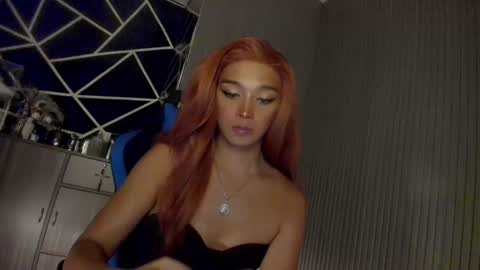 Snapshot of trinityfucksyou chatting on December 5, 6:22 pm Ms Ella online show from December 5, 6:22 pm