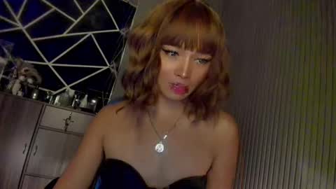 Snapshot of trinityfucksyou chatting on December 18, 3:33 pm Ms Ella online show from December 18, 3:33 pm