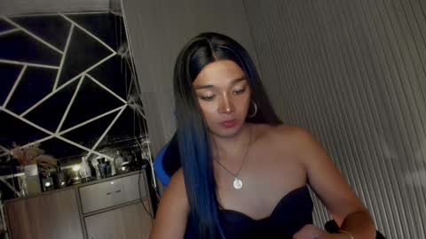 Snapshot of trinityfucksyou chatting on March 7, 6:22 pm Ms Ella online show from March 7, 6:22 pm