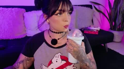 Snapshot of trip_inked chatting on March 4, 12:27 am Val martinez online show from March 4, 12:27 am