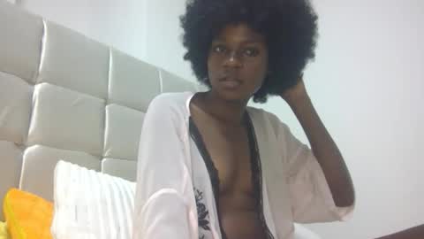 Snapshot of trishaelliee chatting on April 22, 10:11 pm trishaelliee online show from April 22, 10:11 pm