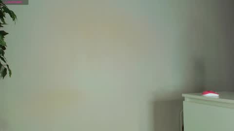 Snapshot of trixie_taylor chatting on April 23, 7:27 pm Trixie Taylor online show from April 23, 7:27 pm