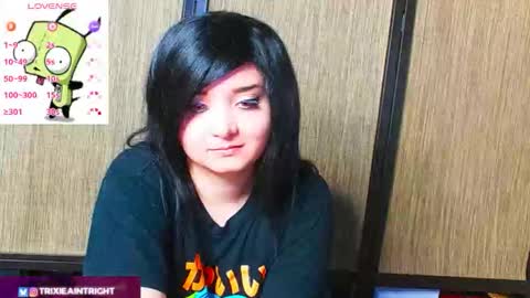 Snapshot of trixiedoescamcam chatting on October 2, 12:17 am trixiedoescamcam online show from October 2, 12:17 am