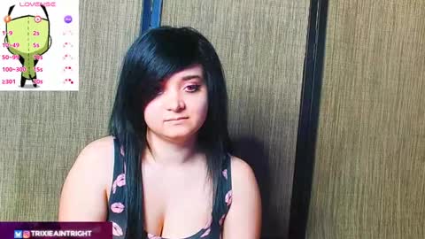 Snapshot of trixiedoescamcam chatting on October 6, 9:45 pm trixiedoescamcam online show from October 6, 9:45 pm