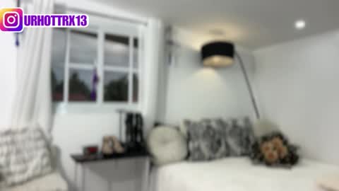 Snapshot of trixieemerald chatting on March 1, 11:18 pm trixieemerald online show from March 1, 11:18 pm