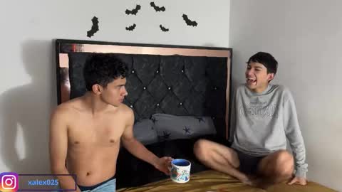 troye_lex online show from November 22, 8:30 pm