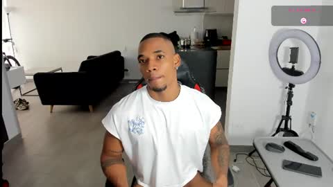 Snapshot of troywesly_ chatting on July 4, 7:42 pm Troy wesly online show from July 4, 7:42 pm