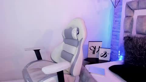   online show from December 13, 3:32 pm