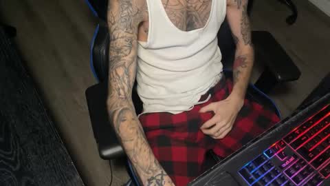 Snapshot of truenorthheavy chatting on February 1, 11:47 pm Leo online show from February 1, 11:47 pm