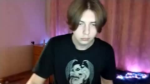 Snapshot of trypophob1a chatting on February 5, 11:06 pm Emilum online show from February 5, 11:06 pm